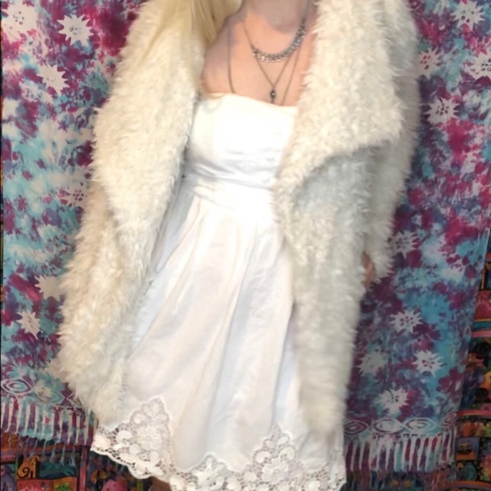 Fluffy - Picture 4 of 16